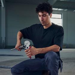 Knipex Pipe Cutter for Composite and Plastic Pipes Chrome-plated 210mm 90 25 25